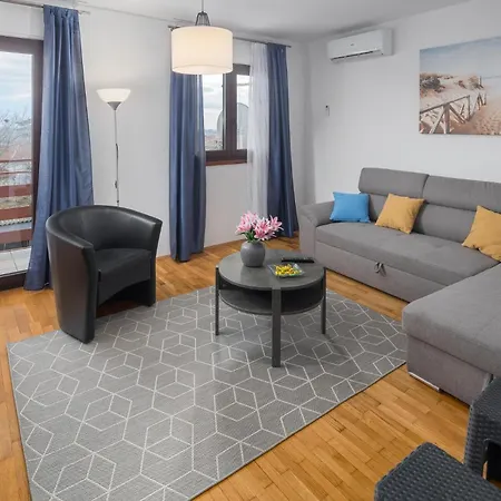 Apartamento Lovely In With Wifi Kaštelir