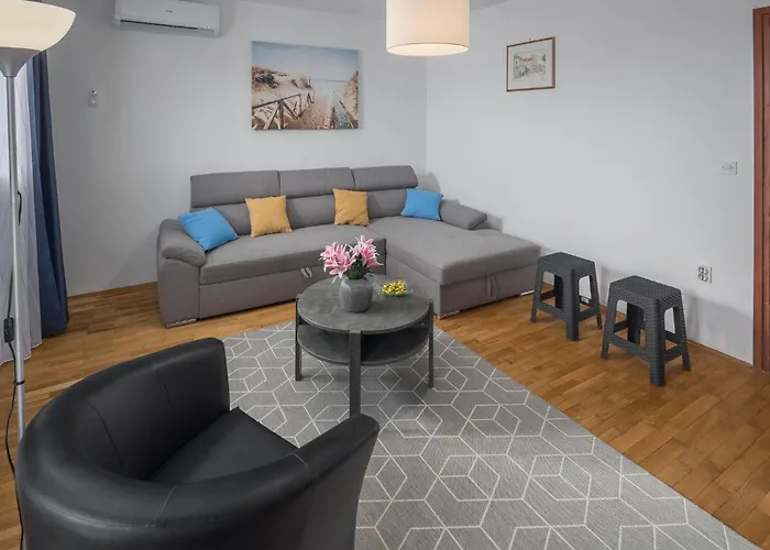 Apartment Kastelir III