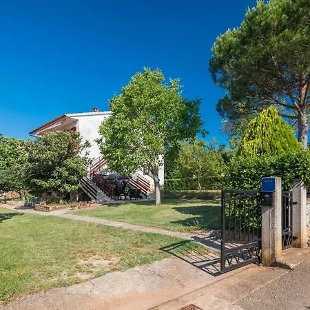 Lovely Apartment In Kastelir With Wifi Apartment