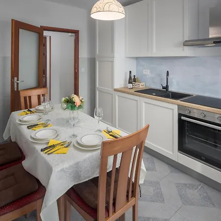 Lovely Apartment In Kastelir With Wifi Apartment *