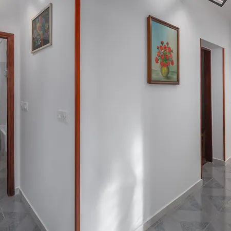 Apartment Lovely Apartment In Kastelir With Wifi *