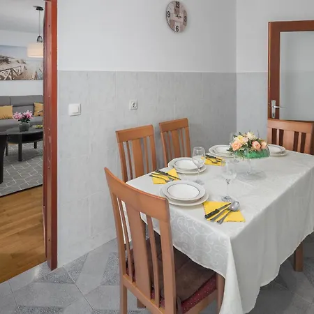 Lovely Apartment In Kastelir With Wifi Kastelir
