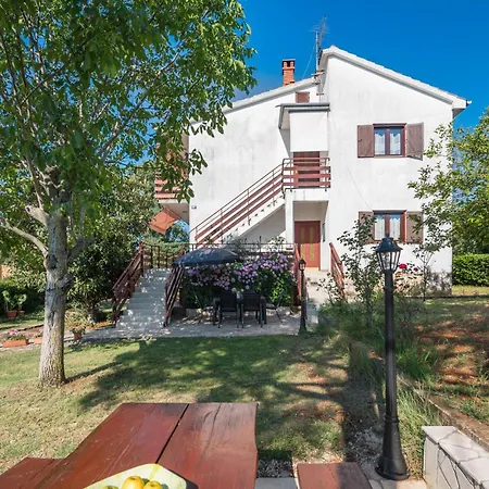 Lovely Apartment In Kastelir With Wifi Apartment *